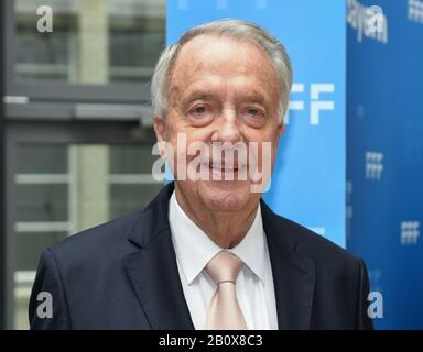 21. Februar 2020, Berlin: 70. Berlinale, Empfang FilmFernsehFonds Bayern: Michael Naumann. Das Internationale Filmfestival findet vom 20.02. Bis 01.03.2020 statt. Foto: Jens Kalaene / dpa-Zentralbild / dpa Stockfoto