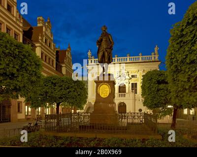 Goethe-Denkmal vor der alten Handelsbörse am Naschmarkt in Leipzig, Sachsen, Deutschland, Stockfoto