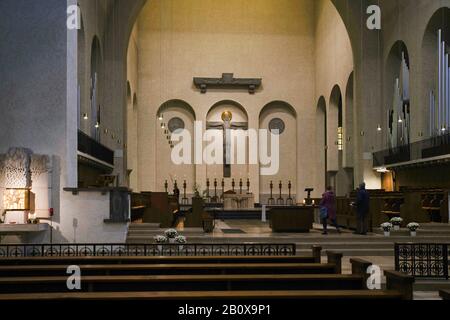 Altarraum in der Abteikirche Münsterschwarzach Stockfoto