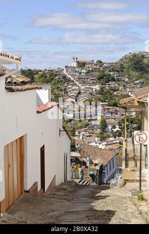 Gasse in der Altstadt von Ouro Preto, Minas Gerais, Brasilien, Südamerika, Stockfoto