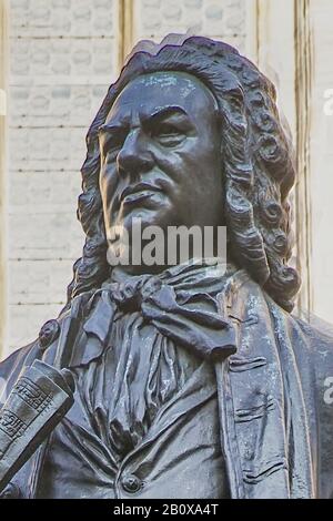 Skulptur des Komponisten Johann Sebastian Bach an der Thomaskirche in Leipzig Stockfoto
