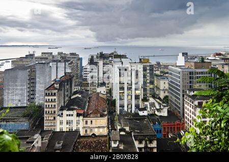 Blick von Pelourinho über die Cidade Baxia, Salvador da Bahia, Bahia, Brasilien, Südamerika, Stockfoto