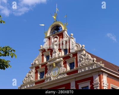 Westgiebelhaus vom Rathaus am Hauptmarkt in Gotha, Thüringen, Deutschland, Stockfoto