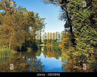 Blick auf den Venustempel über Kleines Whalenloch im Wörlitzer Park, Wörlitz, Sachsen-Anhalt, Deutschland, Stockfoto