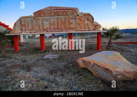 Huachinera, Sonora Mexico. Stadt in den Hochbergen. Bergkette. Huachinera, Sonora Mexico. Pueblo en la Sierra Alta. Sierra (Foto von Luis Gutierrez) Stockfoto