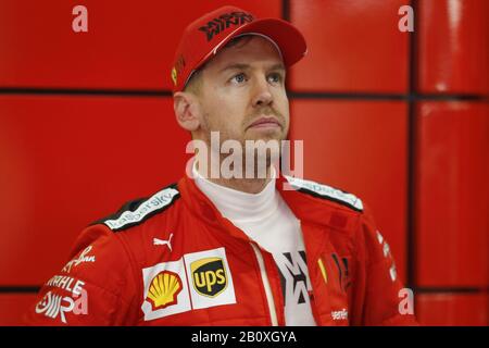 Barcelona, Katalonien, Spanien. Februar 2020. 21. Februar 2020 - Circuit de Barcelona-Catalunya, Montmelo, Spanien - Formel-1-Vorsaison 2020; Sebastian Vettel aus Deutschland fuhr die (5) Scuderia Ferrari SF1000 in der Box. Gutschrift: Eric Alonso/ZUMA Wire/Alamy Live News Stockfoto