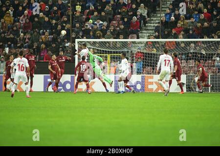 Cluj-NAPOCA, RUMÄNIEN - 20. FEBRUAR: Die UEFA Europa League-Runde mit 32 Hinspiele zwischen CFR Cluj und Sevilla FC im Dr.-Constantin-Radulescu-Stadion am 20. Februar 2020 in Cluj-Napoca, Rumänien. (Foto mit MB-Medien) Stockfoto