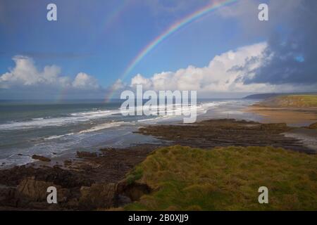 Doppelter Regenbogen über Bude North Cornwall Stockfoto