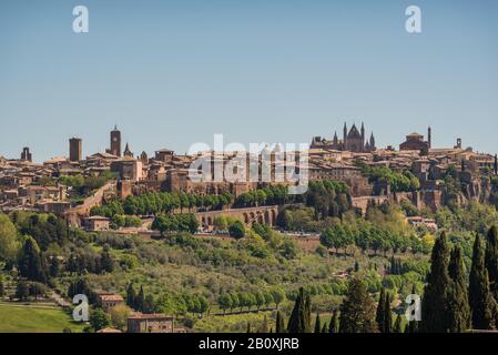 Panorama der Stadt Orvieto in Umbrien in Italien an einem sonnigen Tag Stockfoto