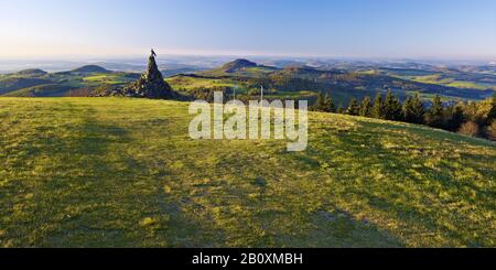 Luftfahrtdenkmal auf der Wasserkuppe, hohe Rhön, Landkreis Fulda, Hessen, Deutschland, Stockfoto