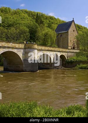 Werra-Brücke mit Liborius-Kapelle in Creuzburg, Thüringen, Deutschland, Stockfoto