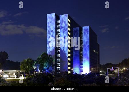 Beleuchtete Vattenfall House, Light Festival City Nord, Hamburg, Deutschland, Stockfoto