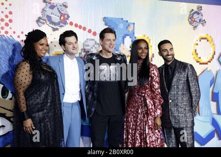 Februar 2020, Westwood, CA, USA: Los ANGELES - 12. FEBRUAR: Natasha Rothwell, Ben Schwartz, Jim Carrey, Tika Sumpter, Lee Majdoub beim Special Screening "Sonic The Hedgehog" im Village Theatre am 12. Februar 2020 in Westwood, CA (Credit Image: © Kay Blake/ZUMA Wire) Stockfoto