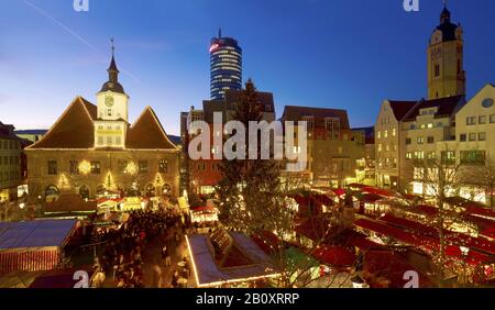 Weihnachtsmarkt mit Rathaus in Jena, Thüringen, Deutschland, Stockfoto