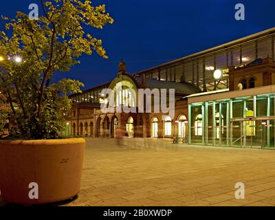 Hauptbahnhof am Willy-Brandt-Platz in Erfurt, Thüringen, Deutschland, Stockfoto