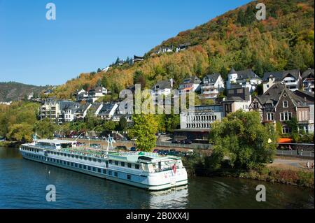 Ausflugsschiff auf Mosel, Deutschland, Rheinland-Pfalz, Cochem Stockfoto