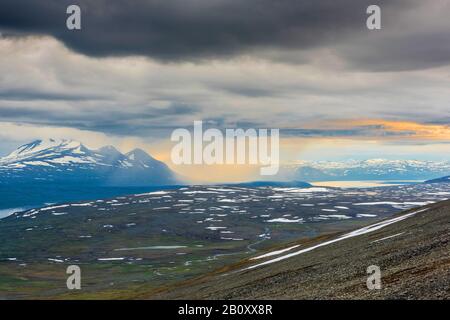 Regendusche im Akka-Massiv, Schweden, Lappland, Norrbotten, Stora Sjoefallet-Nationalpark Stockfoto