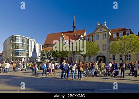 Ursulinenkloster und neuer Angerbrunnen am Anger in Erfurt, Thüringen, Deutschland, Stockfoto