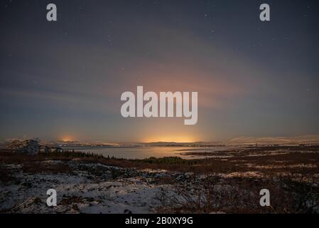 Island Northern Lichter mit See Pingvallavatn Stockfoto