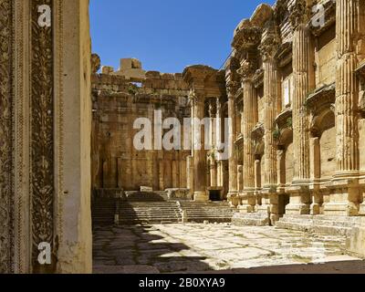 Im Inneren des Bacchus-Tempels in der antiken Stadt Baalbek, Libanon, Stockfoto