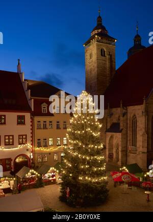 Schmalkalder Herrscheklasmarkt am Altmarkt mit der Stadtkirche St. Georg, Thüringen, Deutschland, Stockfoto