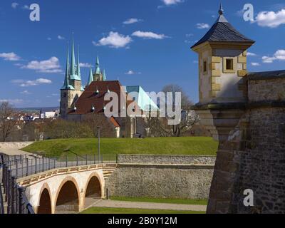 Wächterzelle der Zitadelle Petersberg mit Dom und Severskirche, Erfurt, Thüringen, Deutschland, Stockfoto