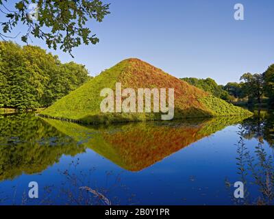 Grabpyramide im Fürst-Pückler-Park in Cottbus-Brandenburg, Deutschland, Stockfoto