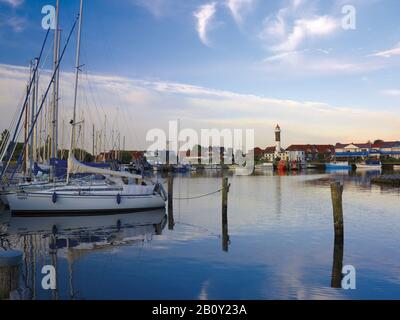 Hafen Timmendorf bei Sonnenuntergang, Insel Poel, Mecklenburg-Vorpommern, Deutschland, Stockfoto