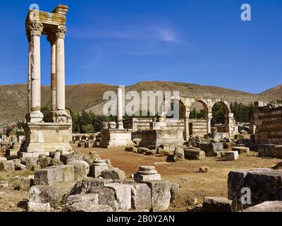 Tetrapylon in der antiken Stadt Anjar auch Haoush Mousa, Libanon, Naher Osten, Stockfoto