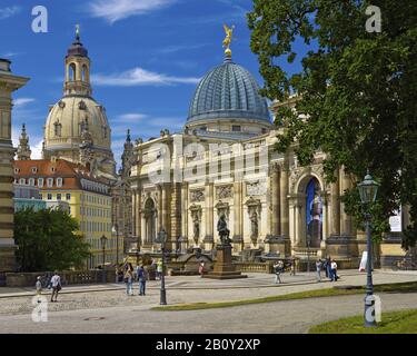 Frauenkirche und Kunsthochschule mit Semper-Denkmal, Dresden, Sachsen, Deutschland, Stockfoto