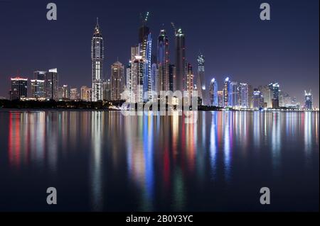 Blick auf das neue Dubai von Palm Jumeirah, Vereinigte Arabische Emirate, Stockfoto