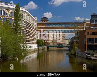 Loft Wohnungen Im Ehemaligen Spinnerei An Der Weissen Elster River Leipzig Sachsen Deutschland Stockfotografie Alamy