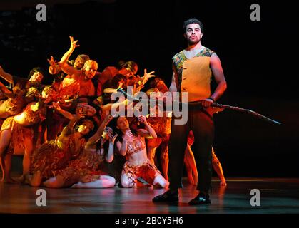 London, Großbritannien. Februar 2020. Luke Brady spielt in einer Szene aus "Prinz von Ägypten" im Dominion Theatre, Tottenham Court Road in London. Credit: Sopa Images Limited/Alamy Live News Stockfoto