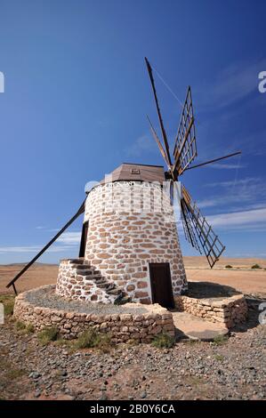 Alte Windmühle in der Nähe von Tefia, Fuerteventura, Kanarischen Inseln, Spanien, Europa Stockfoto