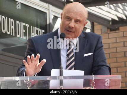 Dr. Phil McGraw Wurde Am Freitag, 21. Februar 2020 Mit Star Auf Der Hollywood Walk Of Fame Zeremonie geehrt, die vor der Eastown Development in Hollywood, CA abgehalten wurde (Foto Von Sthanlee B. Mirador/Sipa USA) Stockfoto