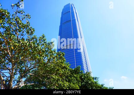 Hongkong - 25. November 2019: International Finance Centre, Central, Hongkong, Leicht Niederländischer Winkelblick Stockfoto