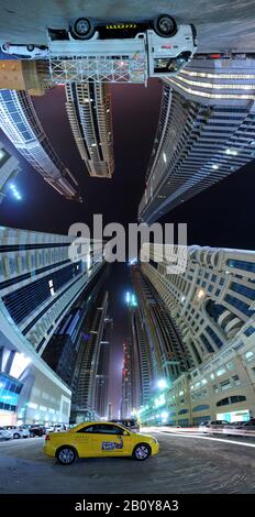 Vertikales Panorama des höchsten Komplexes der Wolkenkratzer in New Dubai, Vereinigte Arabische Emirate, Stockfoto