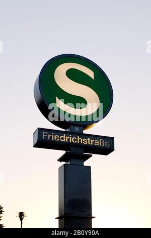 Schild, S-Bahn, Friedrichstraße, Berlin, Deutschland, Stockfoto