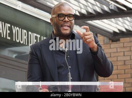 Tyler Perry im Dr. Phil McGraw Star Auf Der Hollywood Walk Of Fame Zeremonie vor der Eastown Development in Hollywood, CA am Freitag, 21. Februar 2020 (Foto Von Sthanlee B. Mirador/Sipa USA) Stockfoto