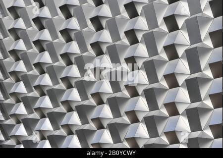 Wabenkonstruktion an der Fassade der Centrum Galerie, Einkaufszentrum, Dresden, Sachsen, Deutschland, Stockfoto