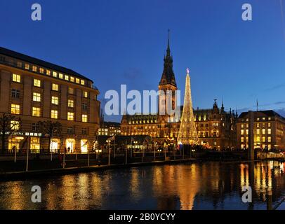 Alsterfleet, Alsterarkaden, Rathausmarkt am Rathausplatz, Rathaus mit Weihnachtsmarkt, Hansestadt Hamburg, Deutschland, Stockfoto