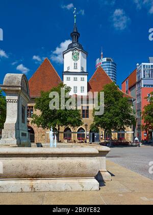 Rathaus und der Springbrunnen von Otto auf dem Markt in Jena, Thüringen, Deutschland, Stockfoto