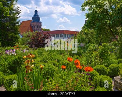 Sophiengarten mit Marktkirche in der Altstadt von Eschwege, Werra-Meißner-Kreis, Hessen, Deutschland, Stockfoto