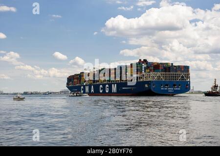 CMA CGM Amerigo Vespucci, Containerschiff, Blankenese, Hamburg, Deutschland, Stockfoto