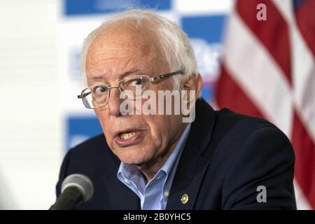 Santa Ana, Kalifornien, USA. März 2019. Der demokratische Präsidentschaftskandidat Senator Bernie Sanders spricht während einer Pressekonferenz in Santa Ana, Kalifornien. Sanders kämpft vor Super Tuesday und der kalifornischen demokratischen Vorwahl. Kredit: Ronen Tivony/SOPA Images/ZUMA Wire/Alamy Live News Stockfoto