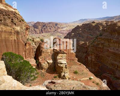 Blick über die felsige Landschaft in Petra, Jordanien, Naher Osten, Stockfoto