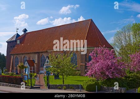 St.-Bartholomäus-Kirche in Mittelkirchen-Lühe, Altes Land, Landkreis Stade, Niedersachsen, Deutschland, Stockfoto