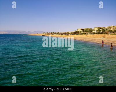 Roter Meeresstrand an der Tala Bay in Aqaba, Jordanien, Naher Osten, Stockfoto