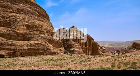 Felsengrabes ad-Deir oder Kloster in der Felsenstadt Petra, Jordanien, Naher Osten, Stockfoto