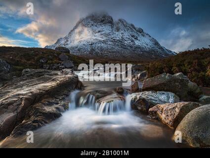 Buachaille Etive Mor und River Coupall, Glencoe, Schottland Stockfoto